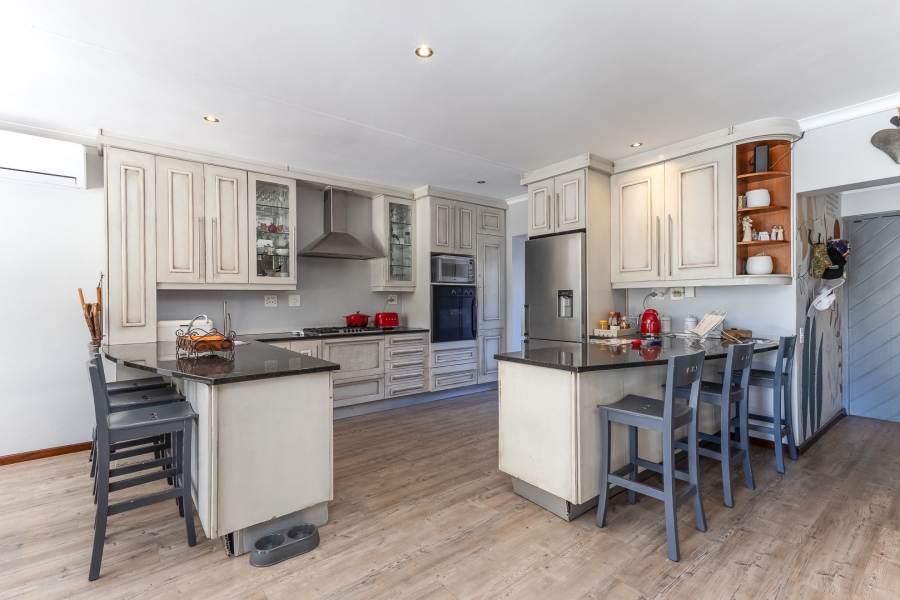 To Let 5 Bedroom Property for Rent in Boschenmeer Golf Country Estate Western Cape